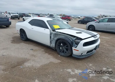 2017 Dodge Challenger Sxt z USA, uszkodzony, nr VIN 2C3CDZAG6HH611468